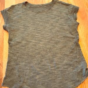 Lululemon capped sleeved top